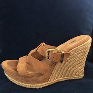 Ugg - Wedge Sandals suede.